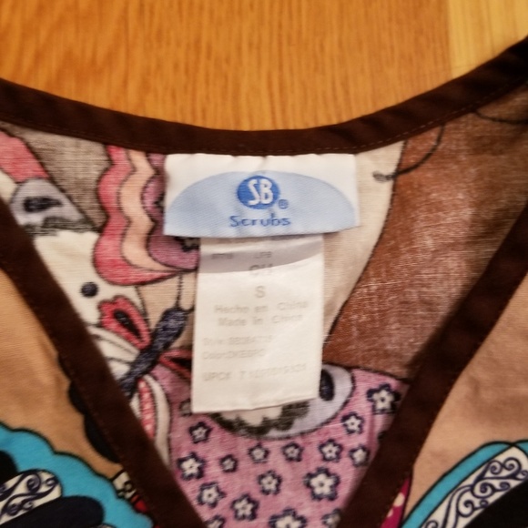 Simply Basic Scrub Top - Picture 3 of 3